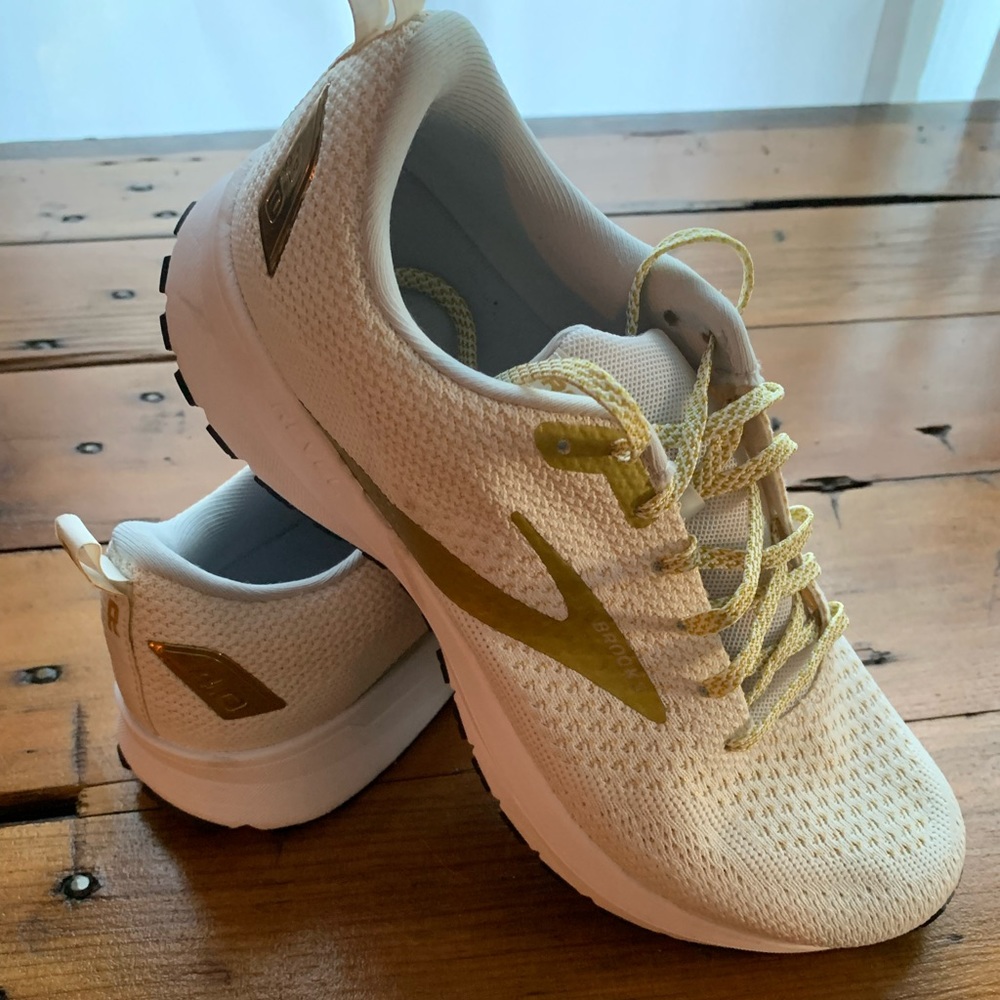 Brooks Revel 4 women’s running shoe
